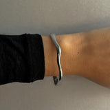 ASYMMETRIC CUFF ARMBAND Silver - Justerbart