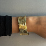 FEUILLE CUFF ARMBAND LITEN Guld - Justerbart