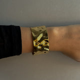 HYDRA HAMMERED CUFF ARMBAND Guld - Justerbart