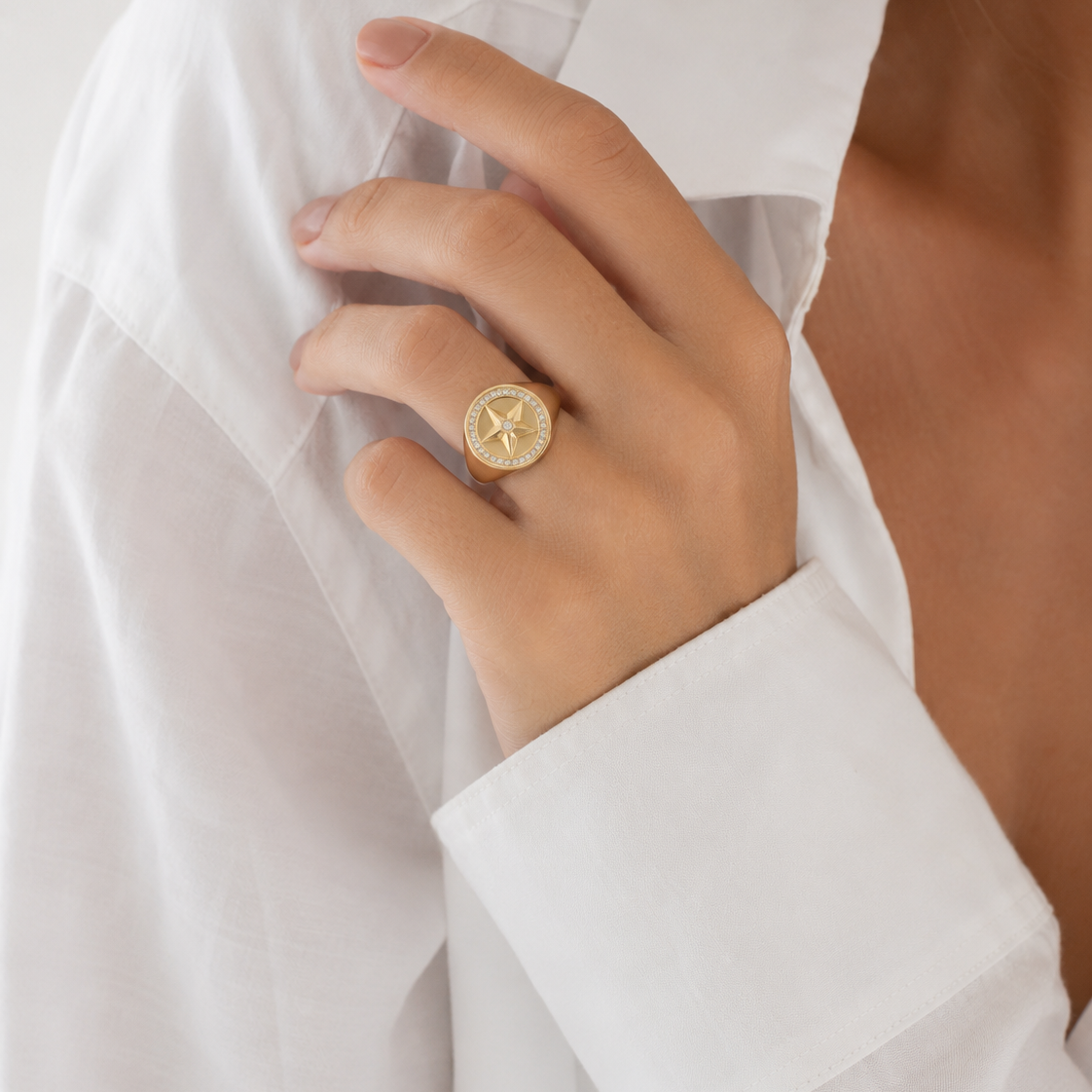 ELECKTRA SIGNET STAR RING