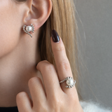 SCULPTURAL PEARL Stud Örhängen + Ring Set