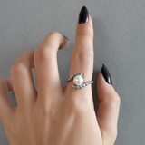 SCULPTURAL PEARL Ring ( Förväntad lev. V )