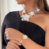 LA FLEUR FIELD HALSBAND