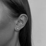 PLAIN BAR STUDS WITH SINGLE CRYSTAL